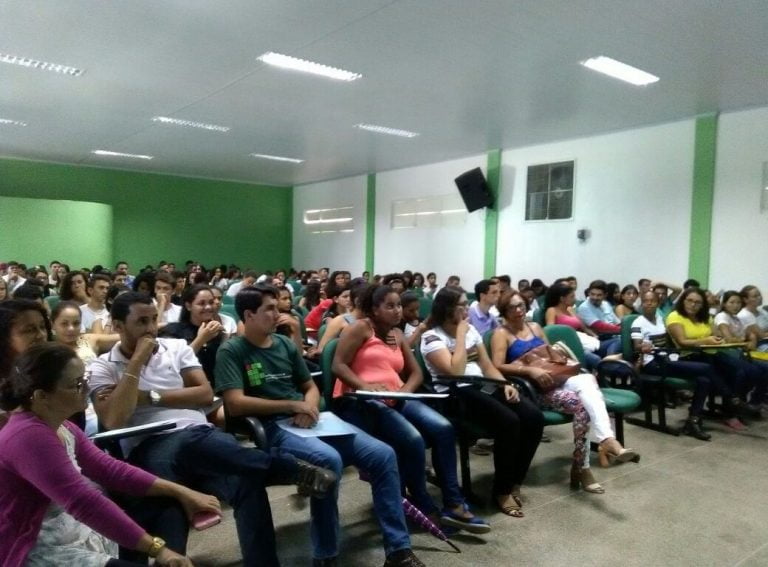 Projeto de extensão auxilia produtores de mandioca em Guanambi e região