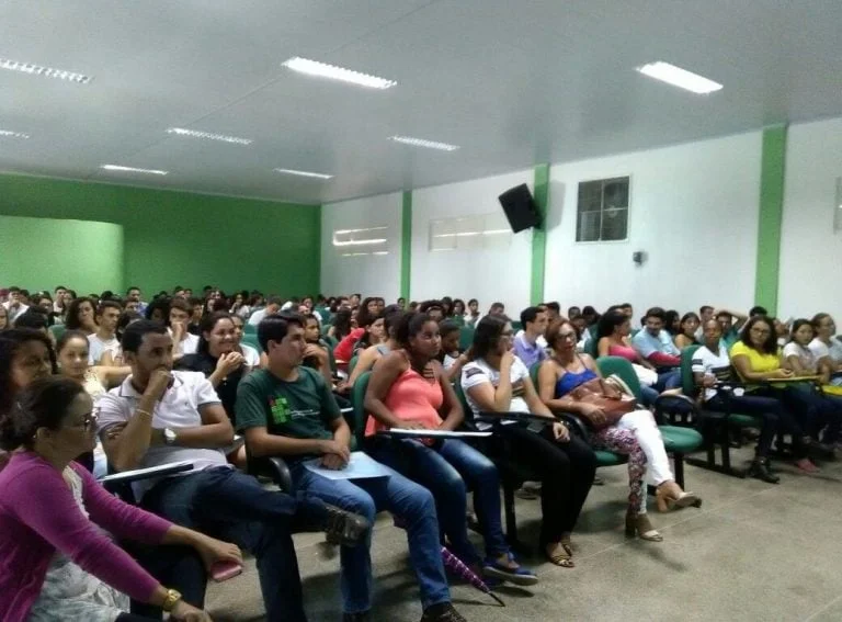 Projeto de extensão auxilia produtores de mandioca em Guanambi e região