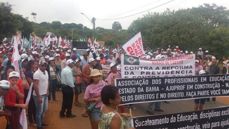 Protesto fecha BR-030 também em Caetité