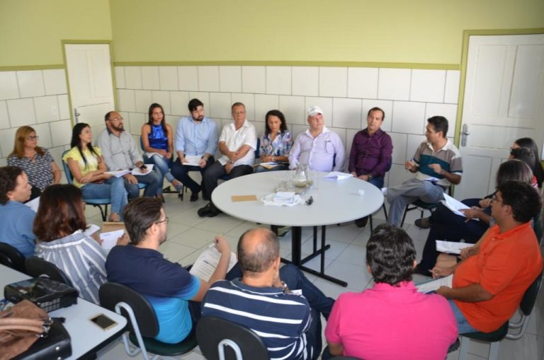 Prefeitura de Guanambi discute reformulação da lei da microempresa com representantes do comércio e da sociedade