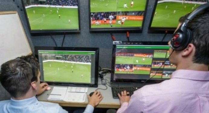 Árbitro de vídeo será usado pela primeira vez no futebol brasileiro, revela CBF