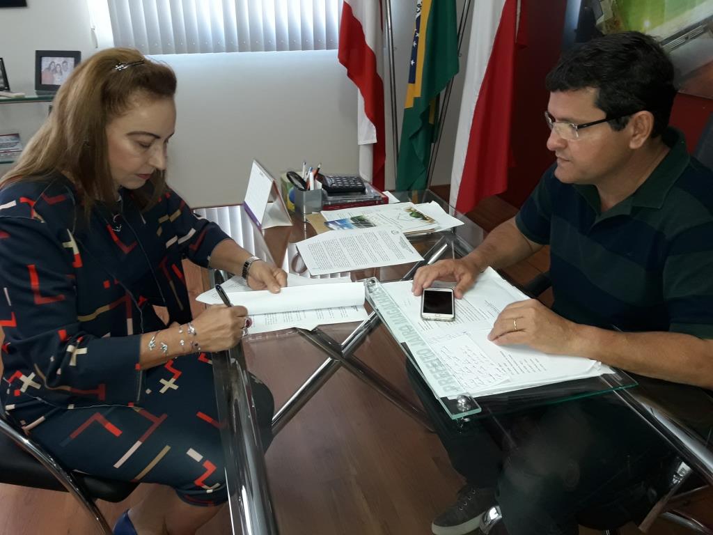 Prefeitura firma contrato de convênio com a FipGuanambi para implantação do Curso de Medicina