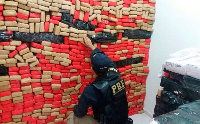 PRF aprende 1,5 tonelada de maconha na Bahia