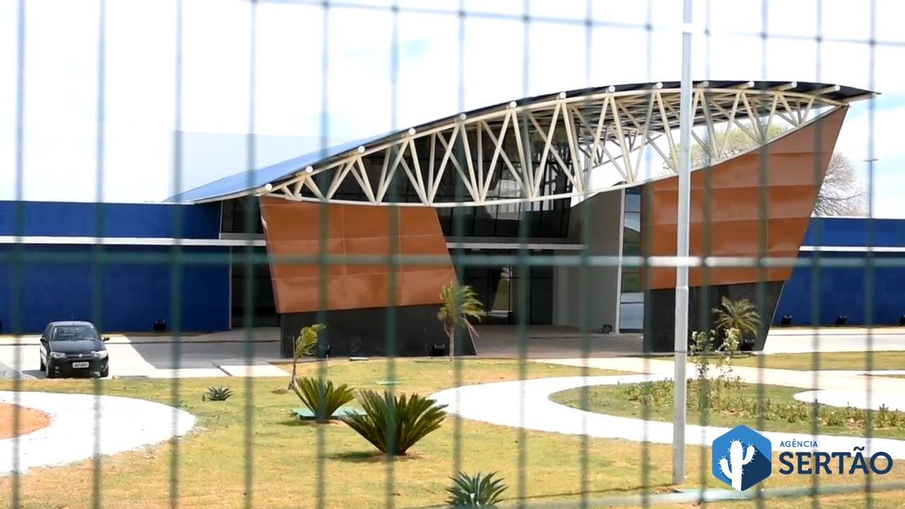 Vídeo: Policlínica de Guanambi deve ser inaugurada em novembro