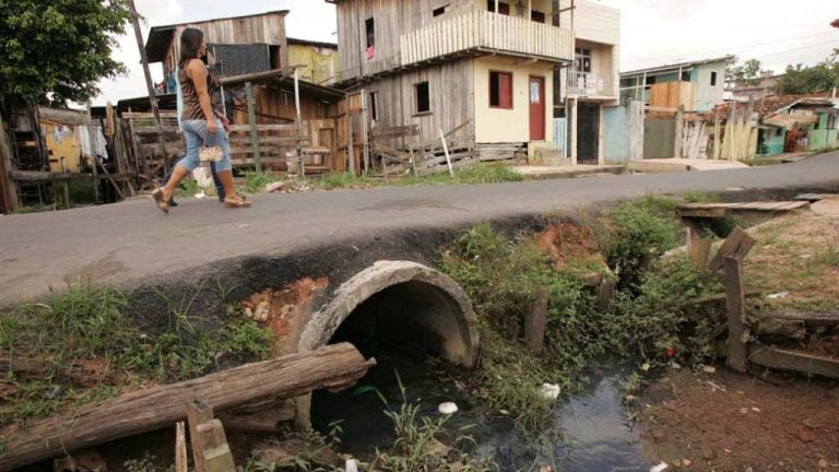 45% da população brasileira não têm acesso a serviço adequado de esgoto