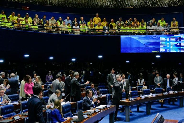 Agentes de trânsito podem trabalhar armados, decide Senado