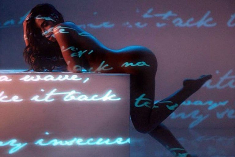 Anitta aparece nua em parte da produção do novo clipe. Vejam: