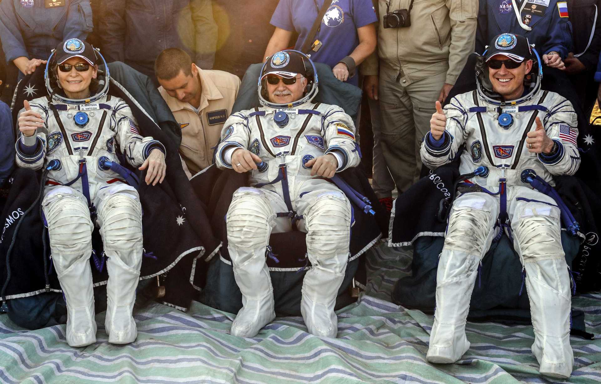 Astronautas da Estação Espacial retornam à terra