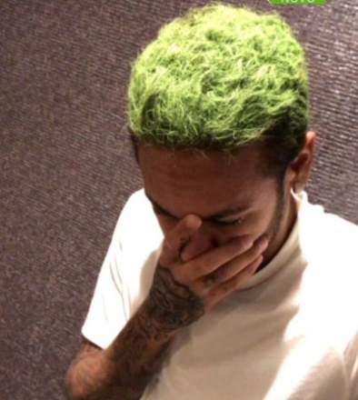 Neymar exibe cabelo verde e movimenta web: ‘Está parecendo um gramado’