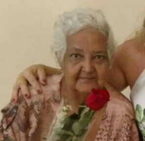 Amigos e familiares se despedem de Dona Eva Ribeiro, mãe do prefeito de Bom Jesus da Lapa