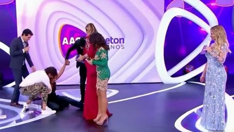 Grávida, Patrícia Abravanel cai no palco do Teleton