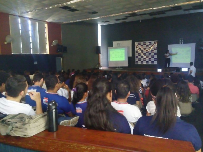 Guanambi: Estudantes aproveitam fim de semana para se prepararem para o ENEM