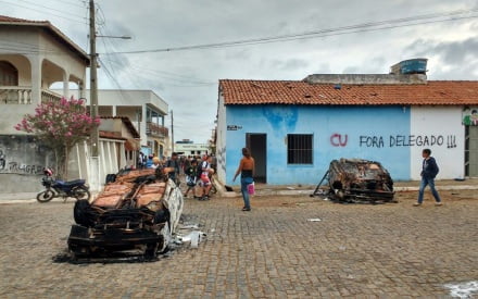 Bahia: delegacia e carros são destruídos no Sudoeste