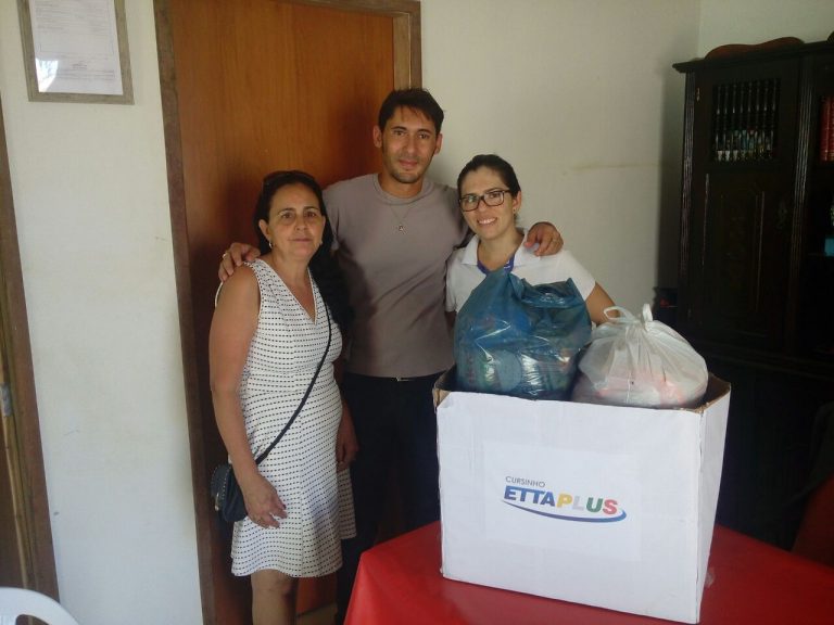 Guanambi: Entidades ganham alimentos doados por estudantes que participaram de aulão preparatório do ENEM
