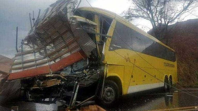 Acidente em MG deixa um morto e pelo menos 19 feridos