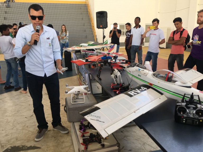 Palestra aborda uso e aplicações de drones