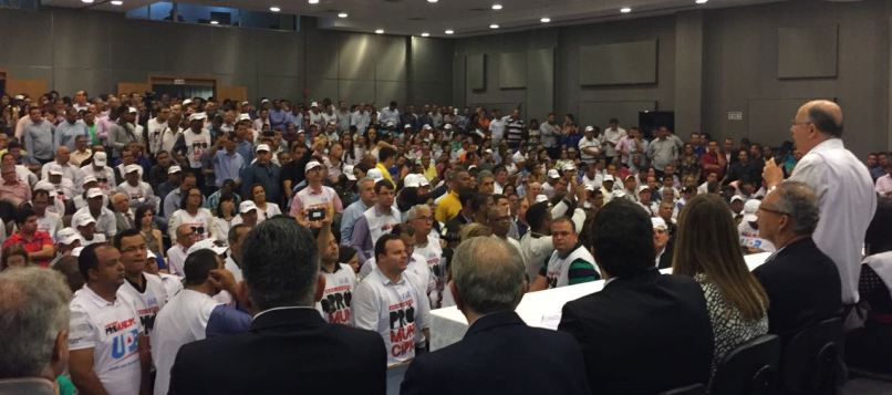 Contra crises dos municípios, cerca de 338 prefeitos protestam em Salvador