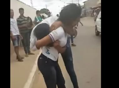 Belo Campo: aluna é agredida por professora em frente a escola