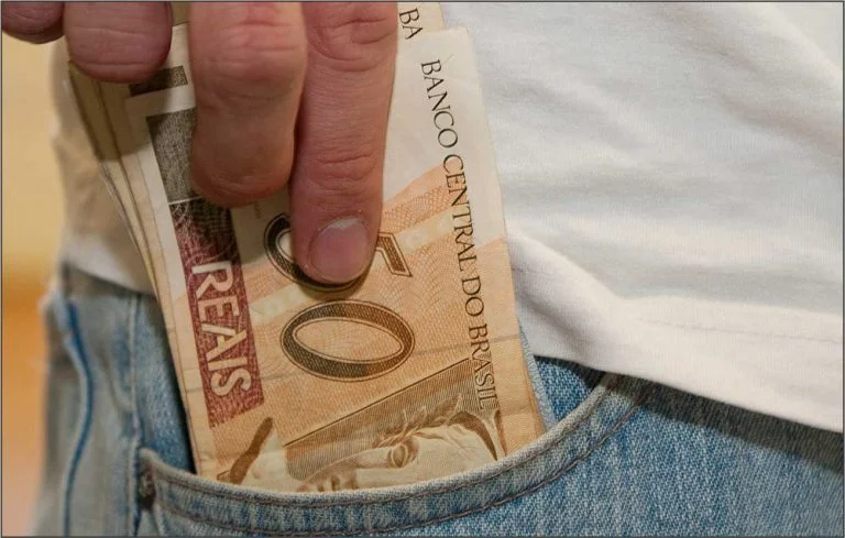 Pagamento do 13º pode injetar R$ 200 bilhões na economia brasileira