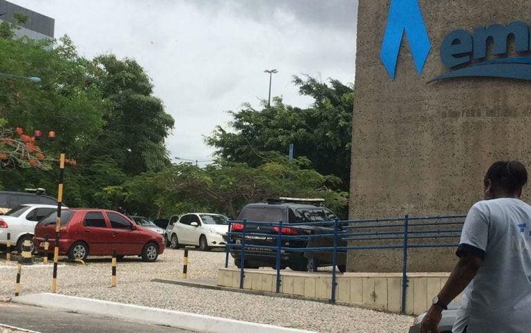 PF cumpre mandado de busca e apreensão na Embasa para análise de crime ambiental