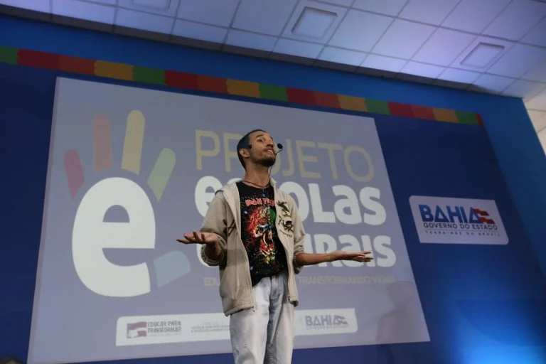 Estudantes apresentam números de dança, música e teatro no lançamento do projeto Escolas Culturais em Guanambi