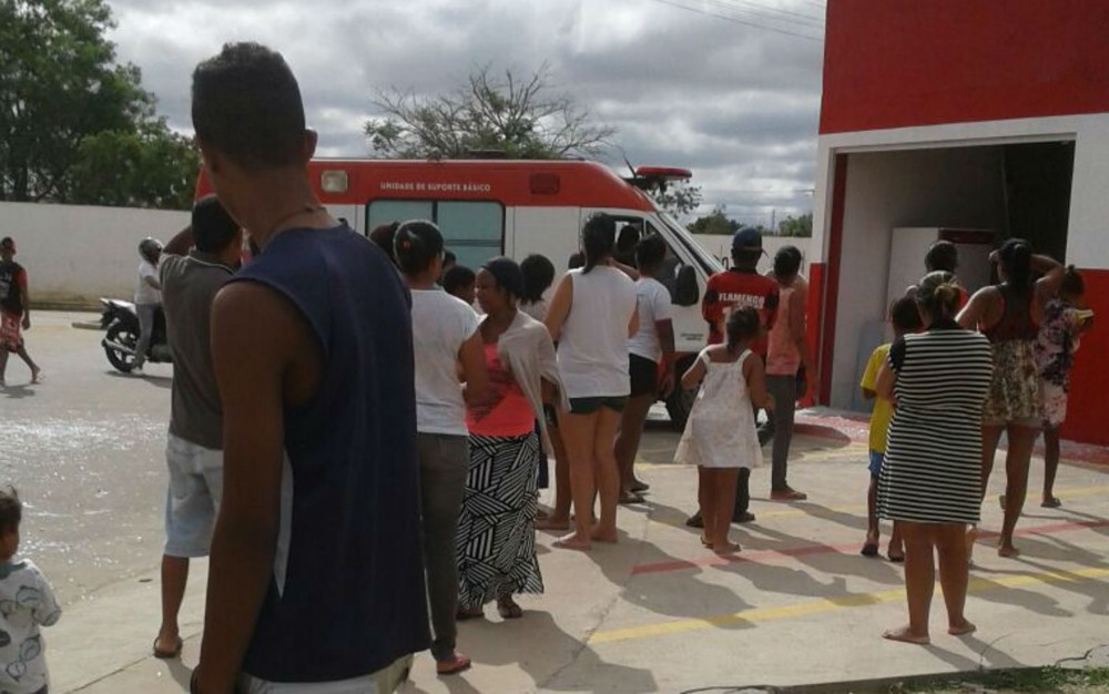 Bahia: Homem invade calçada, atropela pedestre e capota carro na fuga