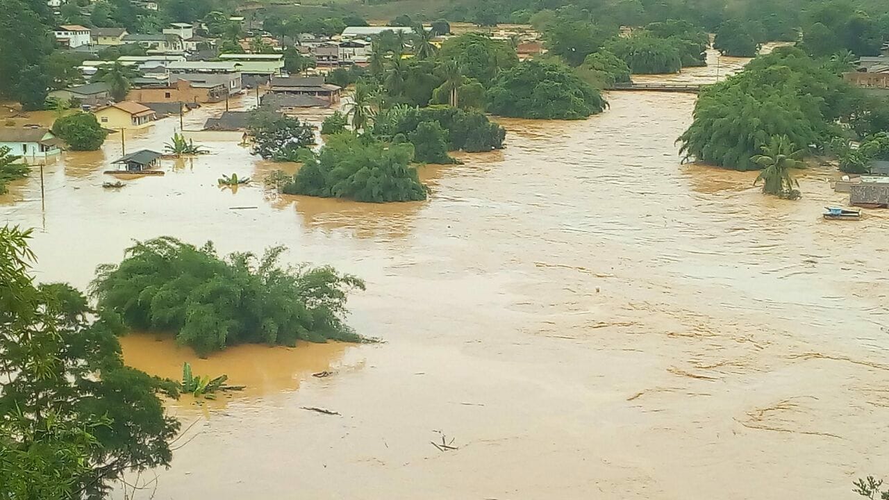 Enchentes assolam municípios mineiros, há mortos e desaparecidos