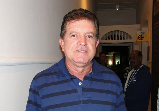 Ex-prefeito de Caetité é denunciado ao MPE por fraude em licitação