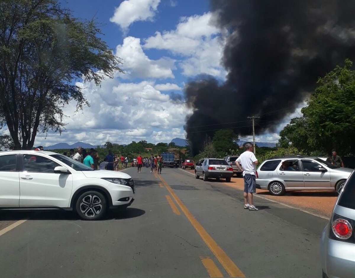 Acidente com ônibus que seguia para Guanambi deixa pelo menos sete mortos, diz site
