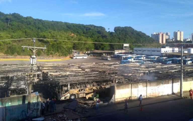 Incêndio em pátio de empresa de ônibus de Salvador destrói ao menos 58 coletivos