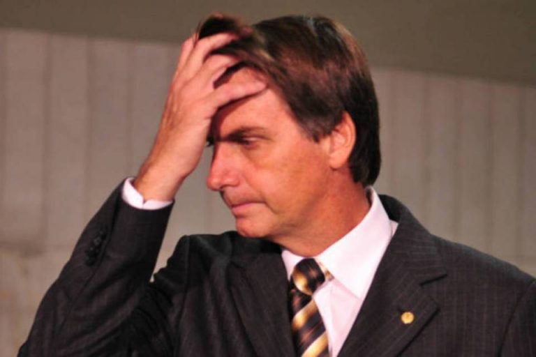 Bolsonaro emprega servidora fantasma no gabinete que é vendedora de açaí em Angra