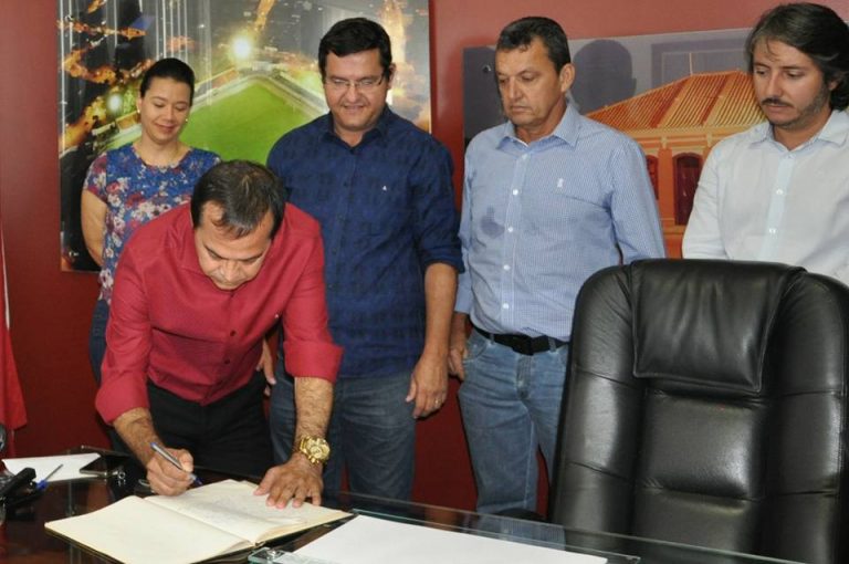 Guanambi: Vice-prefeito assume prefeitura por 12 dias