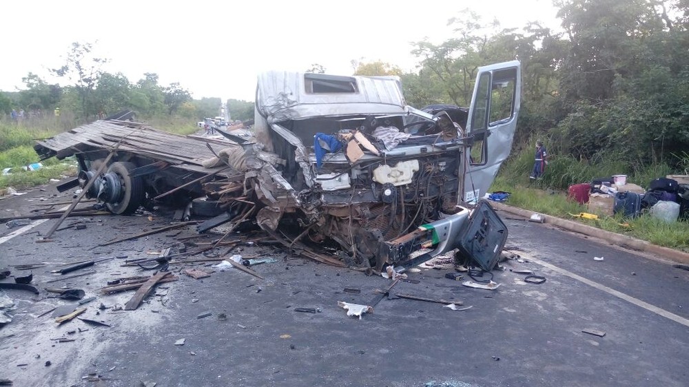 Sobe para 13 o números de vítimas em acidente no Norte de Minas, 39 pessoas ficaram feridas