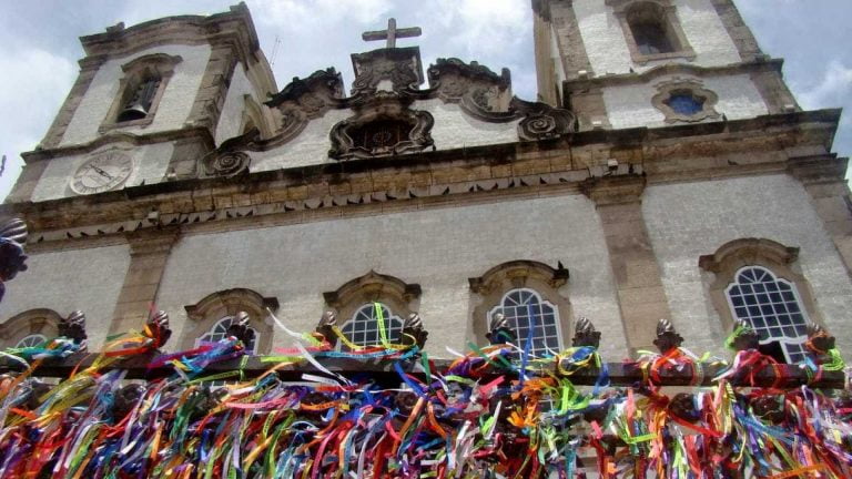 Lavagem do Bonfim reúne multidão de baianos e turistas nesta quinta