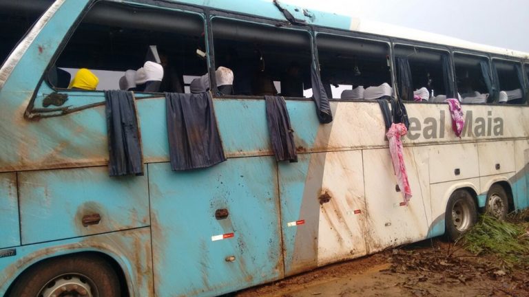 Ônibus que saiu da Bahia capota, mata sete pessoas e deixa 20 feridos no Tocantins