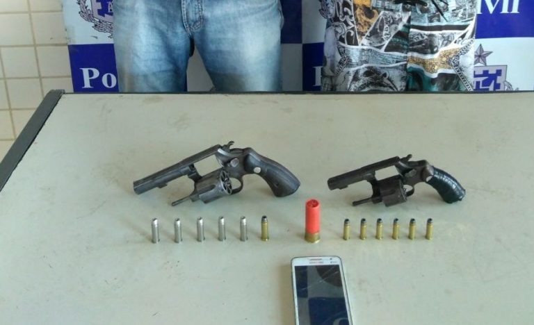 Polícia prende homens com revólveres em Carinhanha