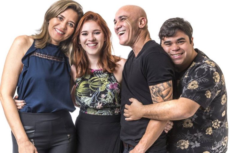 Mesmo com acusações de assédio, pai e filha são escolhidos para ficar no BBB 18