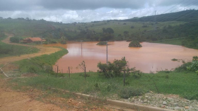 Galeria entope e água ameaça romper estrada de eólica em Guirapá