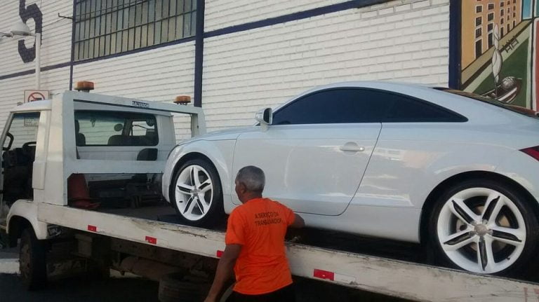 Kannário paga IPVA e retira veículo apreendido, ele não tem CNH
