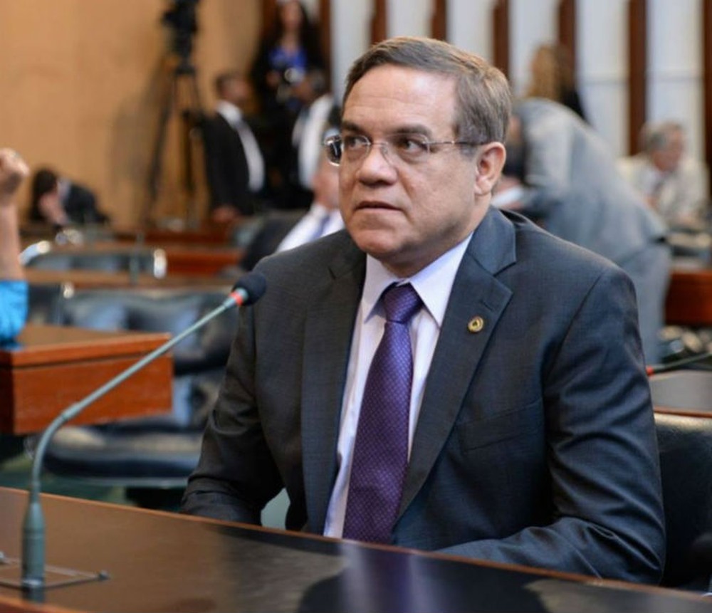 Luciano Ribeiro assume liderança da bancada da oposição na AL-BA