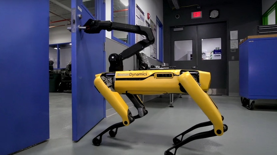 Em vídeo, robô tenta abrir porta enquanto é ‘maltratado’ por cientista