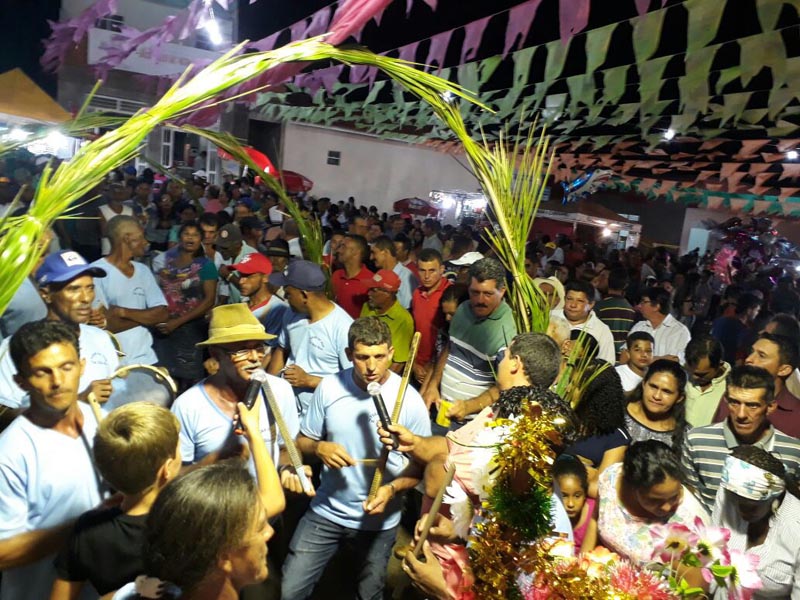 Festival de Terno de Reis atrai multidão em Morrinhos