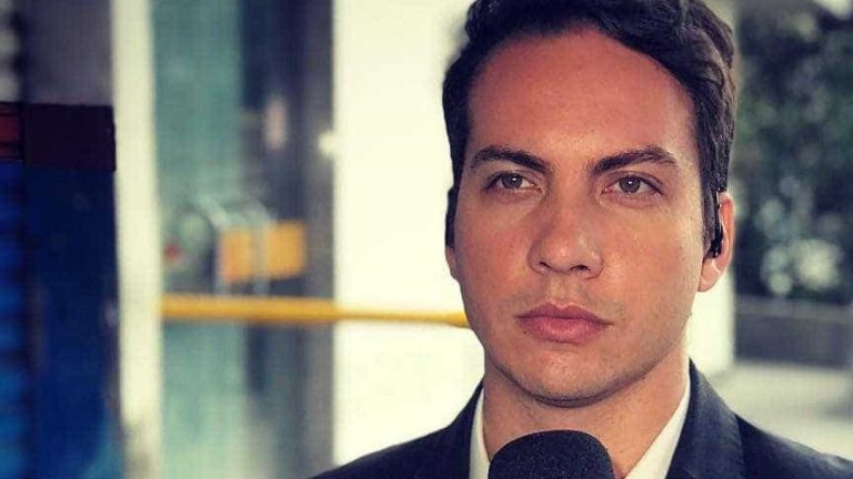Homem abaixa as calças durante entrevista ao vivo na Globo