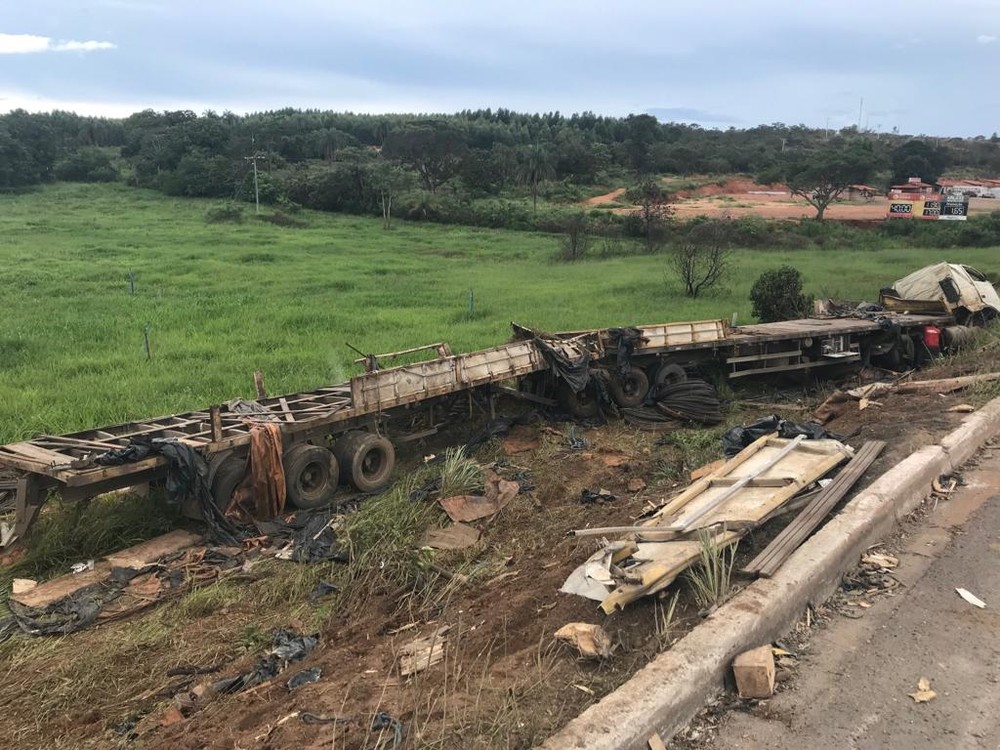 Norte de Minas: Três pessoas morrem e cinco ficam feridas em acidente na BR-251
