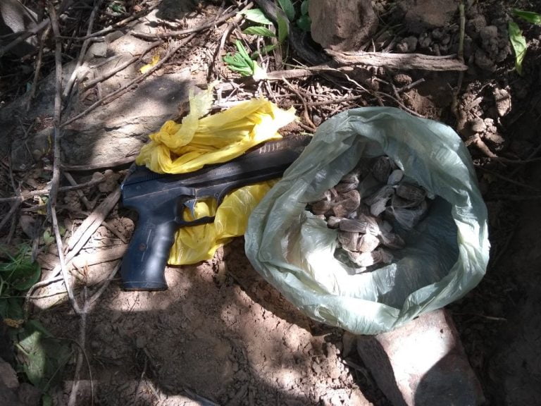 Polícia prende suspeitos de assalto com arma e maconha em Urandi