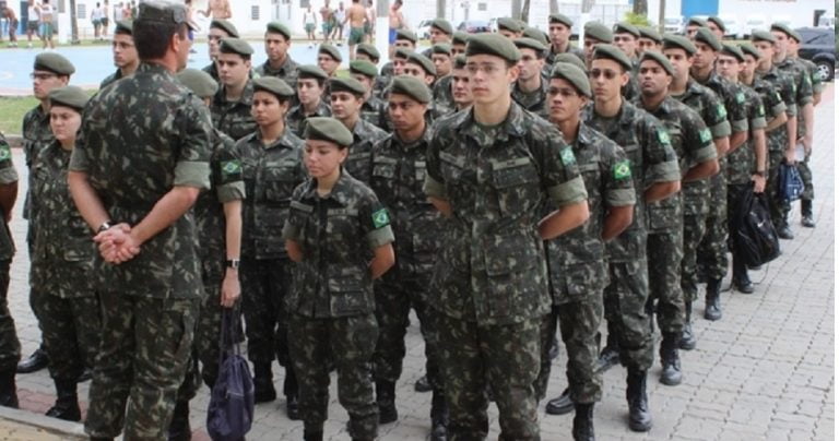 Governo estuda enviar Exército para combater queimadas na Amazônia