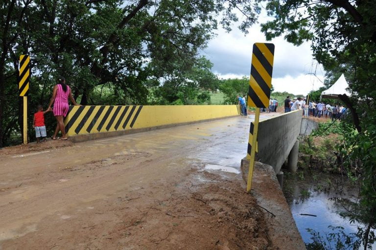 Prefeitura inaugura duas pontes sobre rio Capim de Raiz