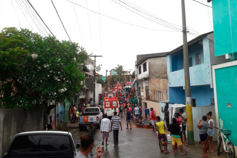 Quatro pessoas são mortas no desabamento de prédio em Salvador