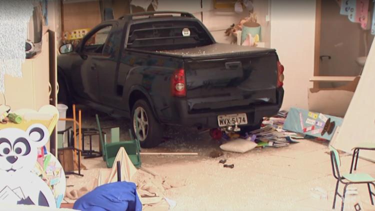 Motorista embriagado invade creche e deixa sete crianças feridas