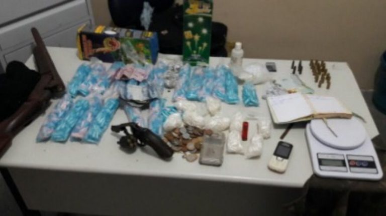 BA: Polícia encontra mais de 2 mil porções de cocaína em acampamento do tráfico